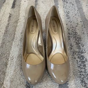 Nude heels 7.5
